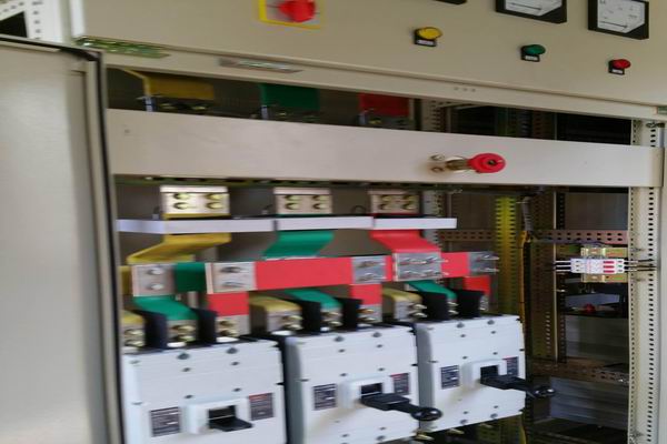 兴隆华侨农场配电柜-了解变频器配电柜的操作步骤做到更